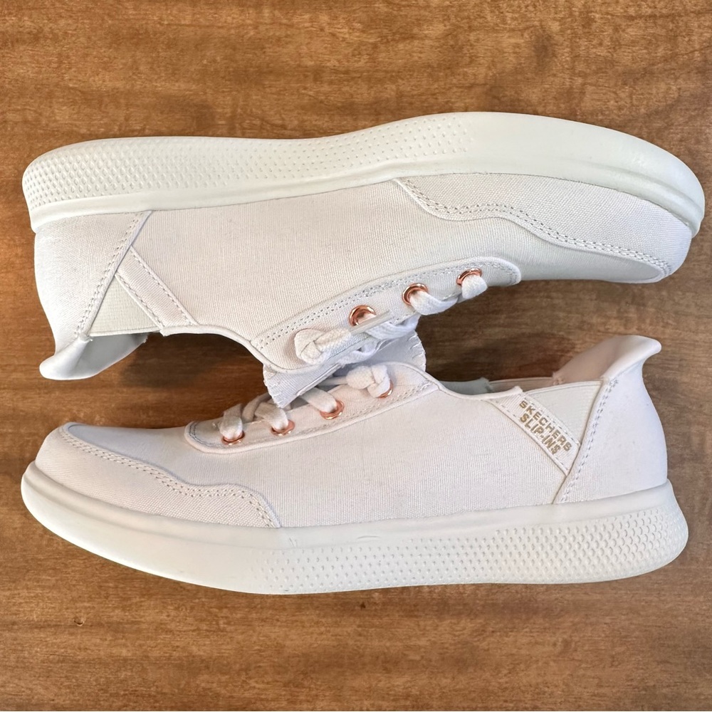 New Women’s White Sketchers “Bobs B Cute” Vegan Size 6.5 With Memory Foam